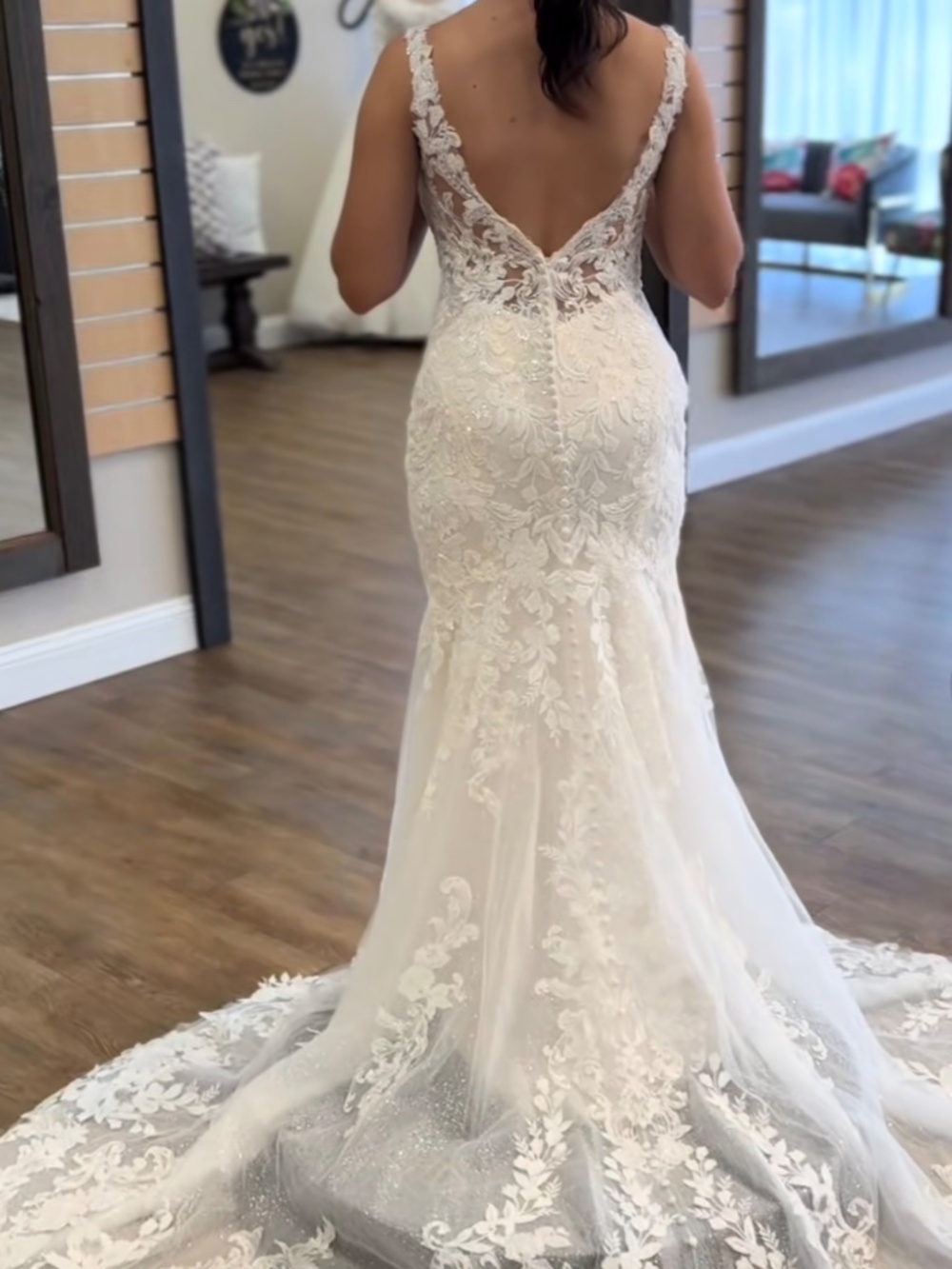 Wedding dress - Picture 6 of 7
